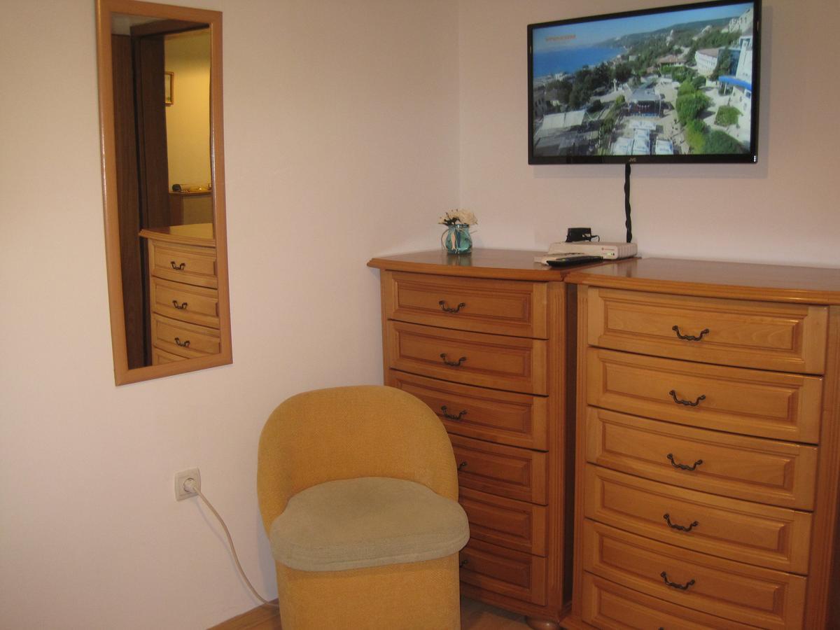 Apartment Nadejda Varna Buitenkant foto