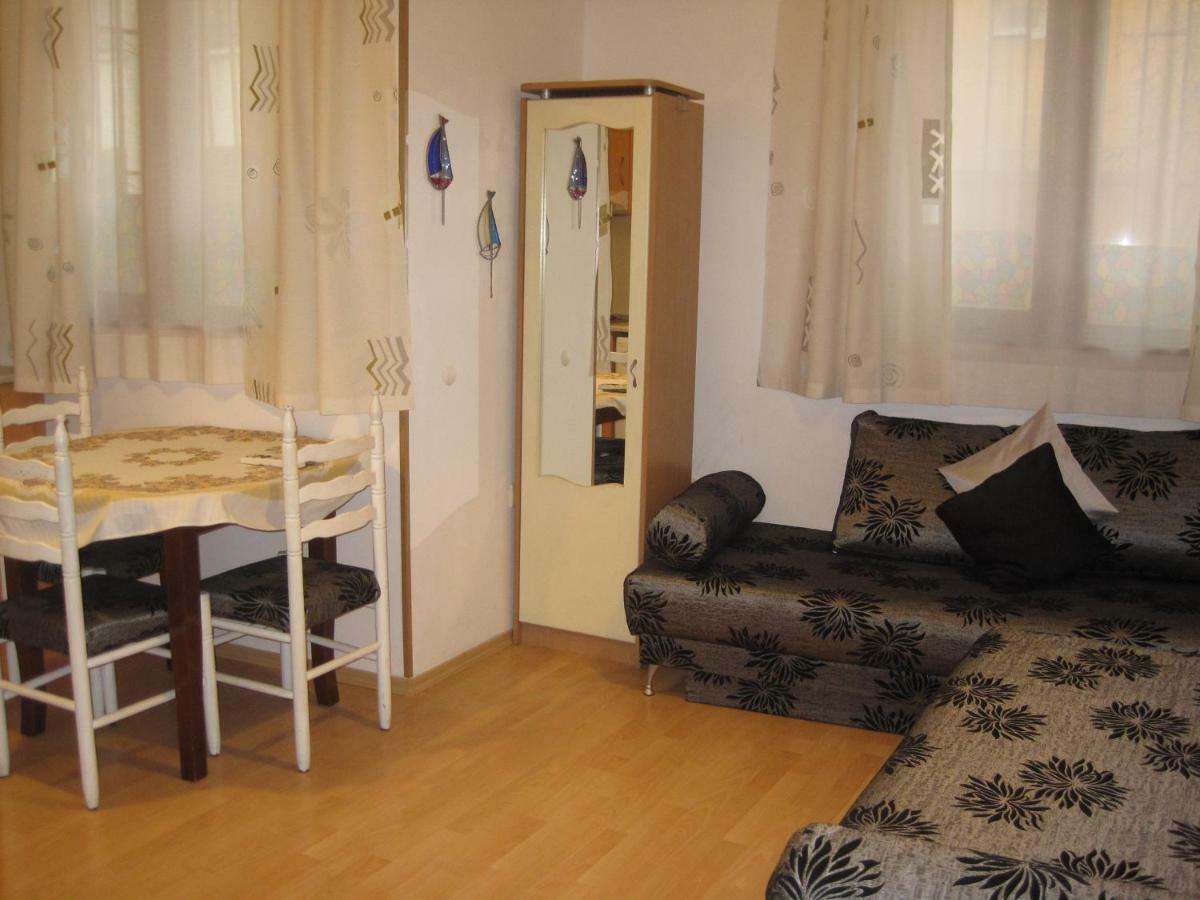 Apartment Nadejda Varna Buitenkant foto